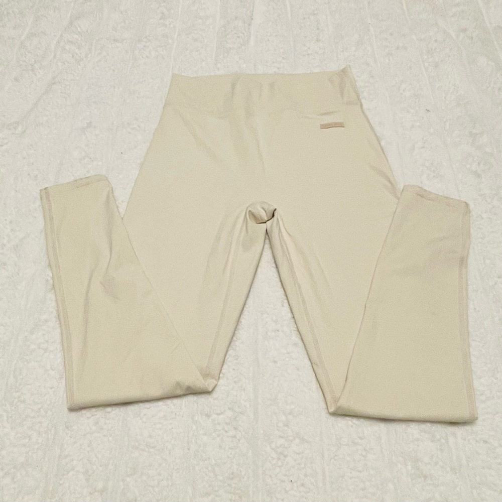 Elegant Cream Women's Leggings - Picture 8 of 16